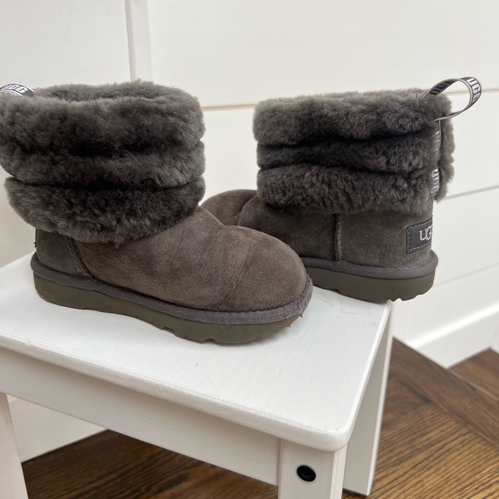 UGGS little kids fluff minis size 10